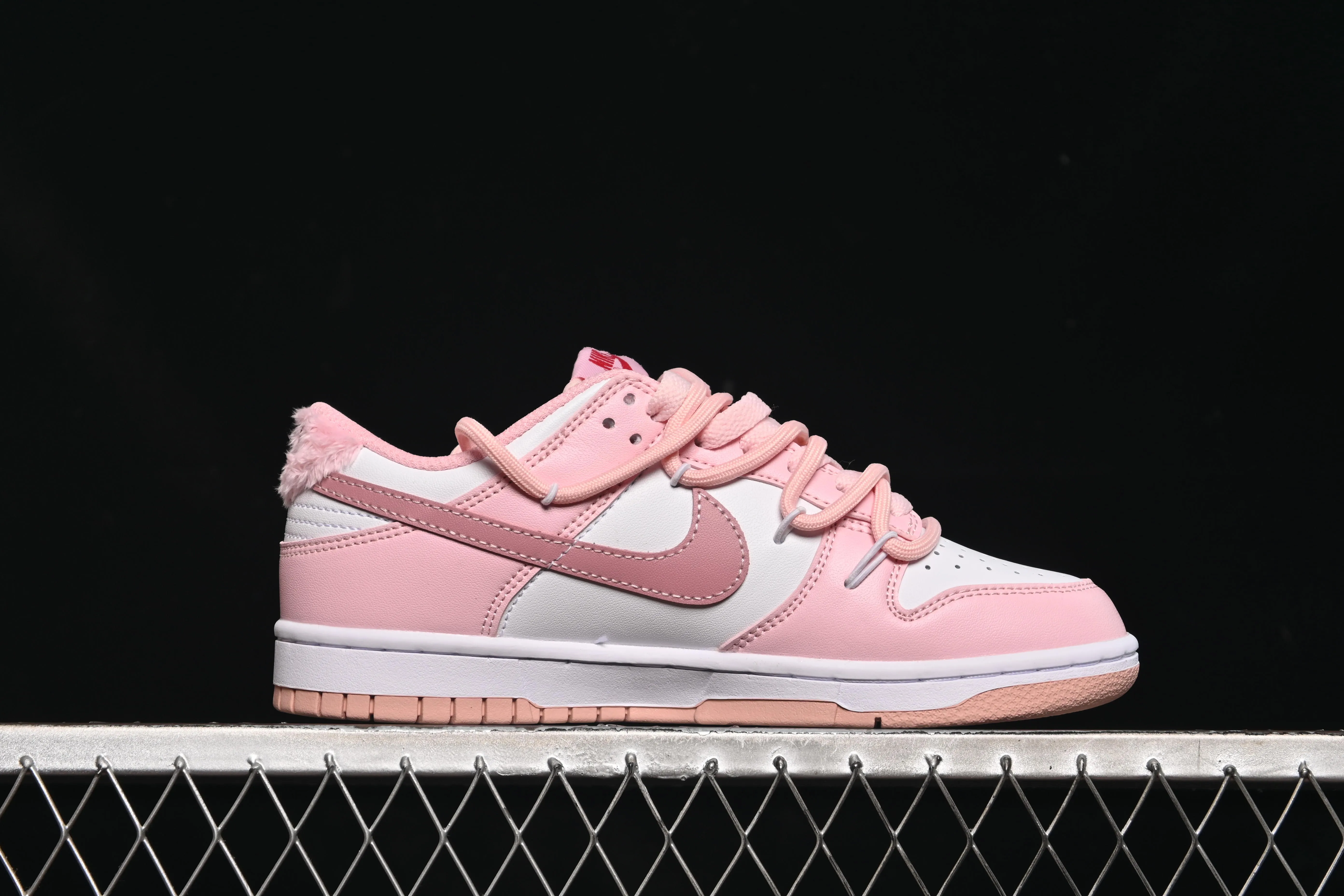 All Categories Nk SB Dunk Series Nk SB Dunk Low Low-top sneakers Nike SB Dunk Low White Pink Straps Low-top casual sneakers DO6485-600